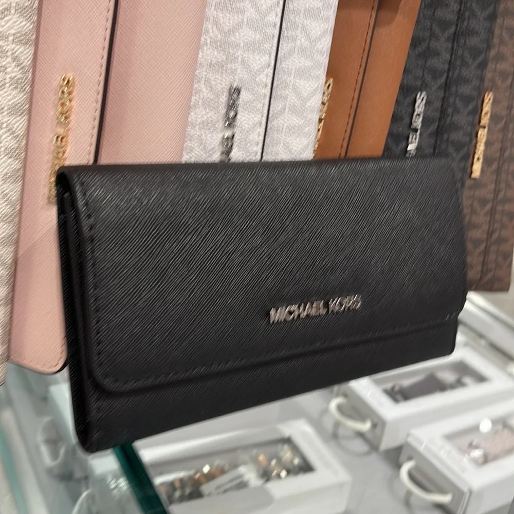 MICHAEL KORS JET SET TRAVEL LARGE TRIFOLD WALLET BLACK COLOR